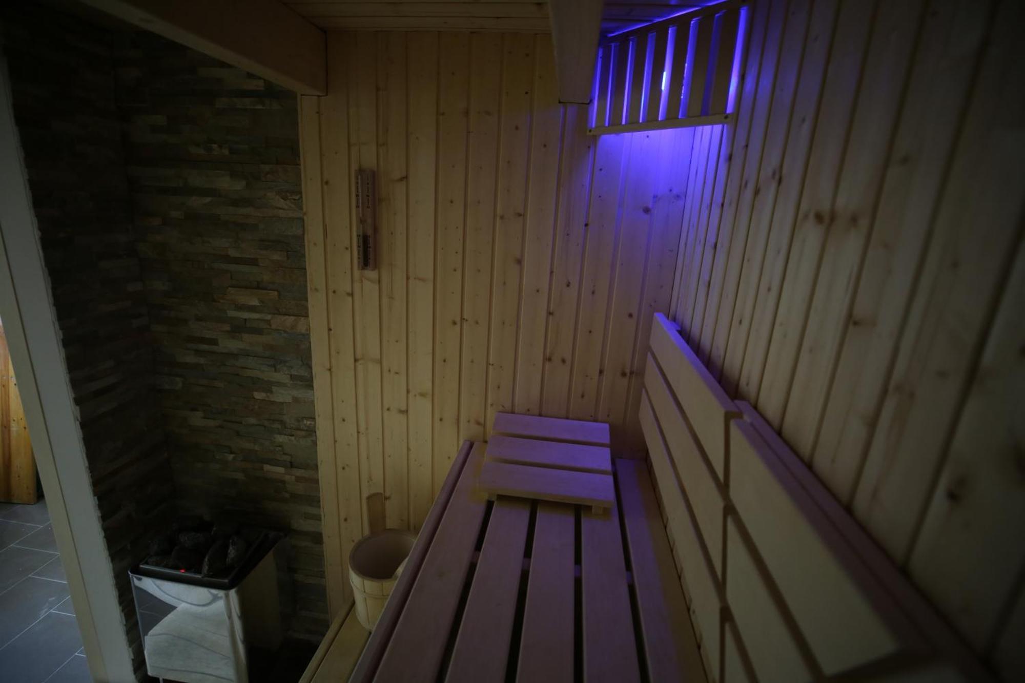 Eine Sehr Gemuetliche Dachgeschoss Ferienwohnung Ihlow  Kültér fotó